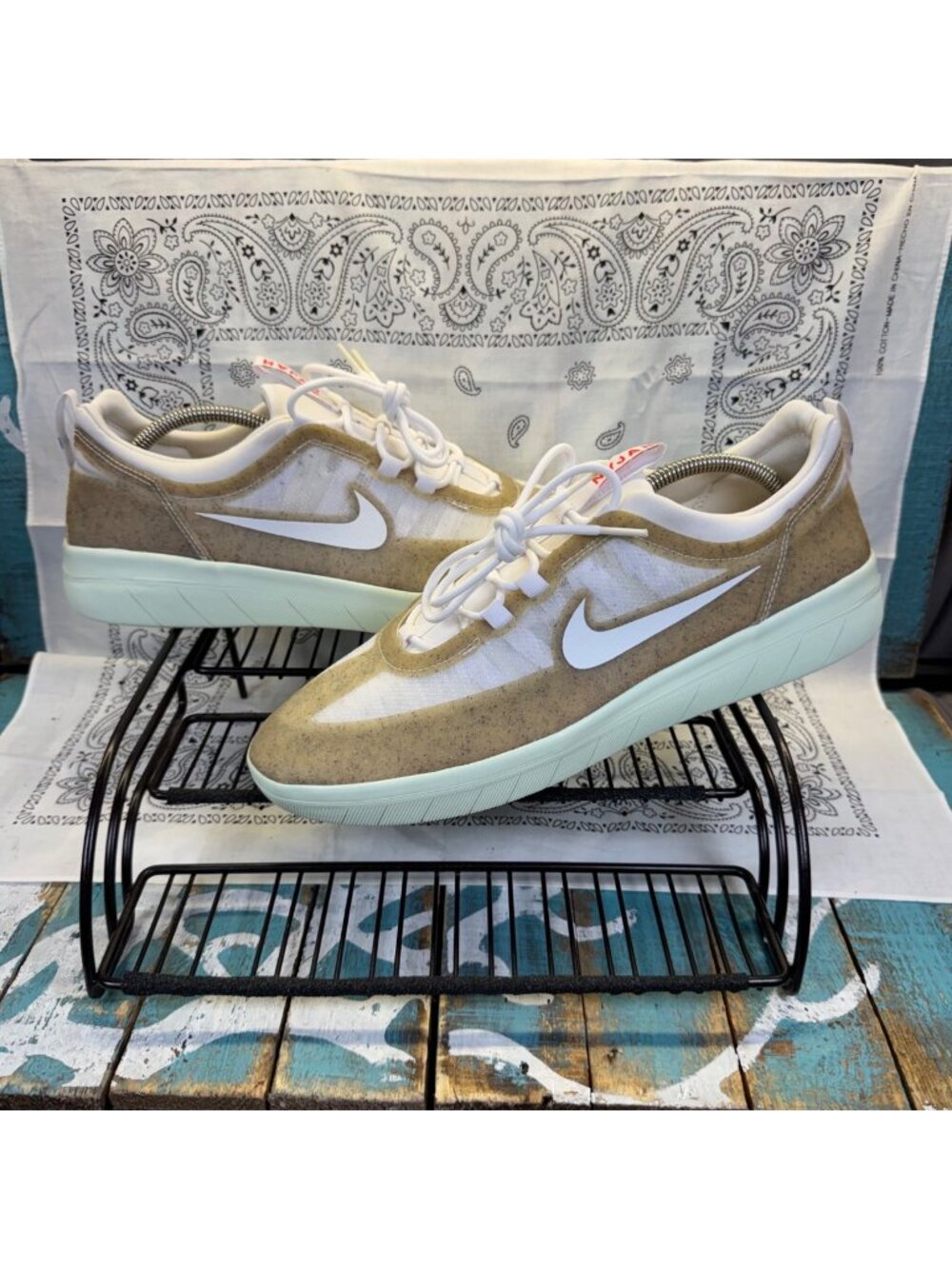 Nike Nyjah Free 2 SB DM7282-100 Men 13 Running Shoes Barely Green Sneakers EUC